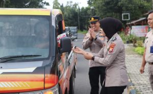 Jalin Silaturahmi Berbagi Takjil Gratis Bersama Polda Bengkulu