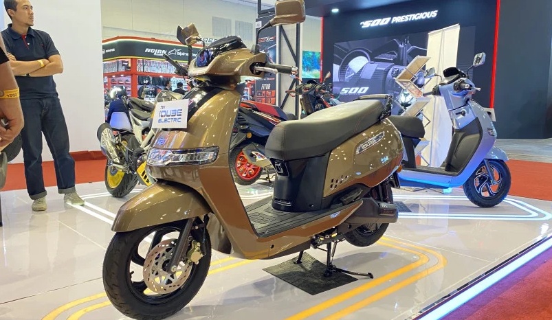 Harga Motor Listrik TVS iQube Terbaru